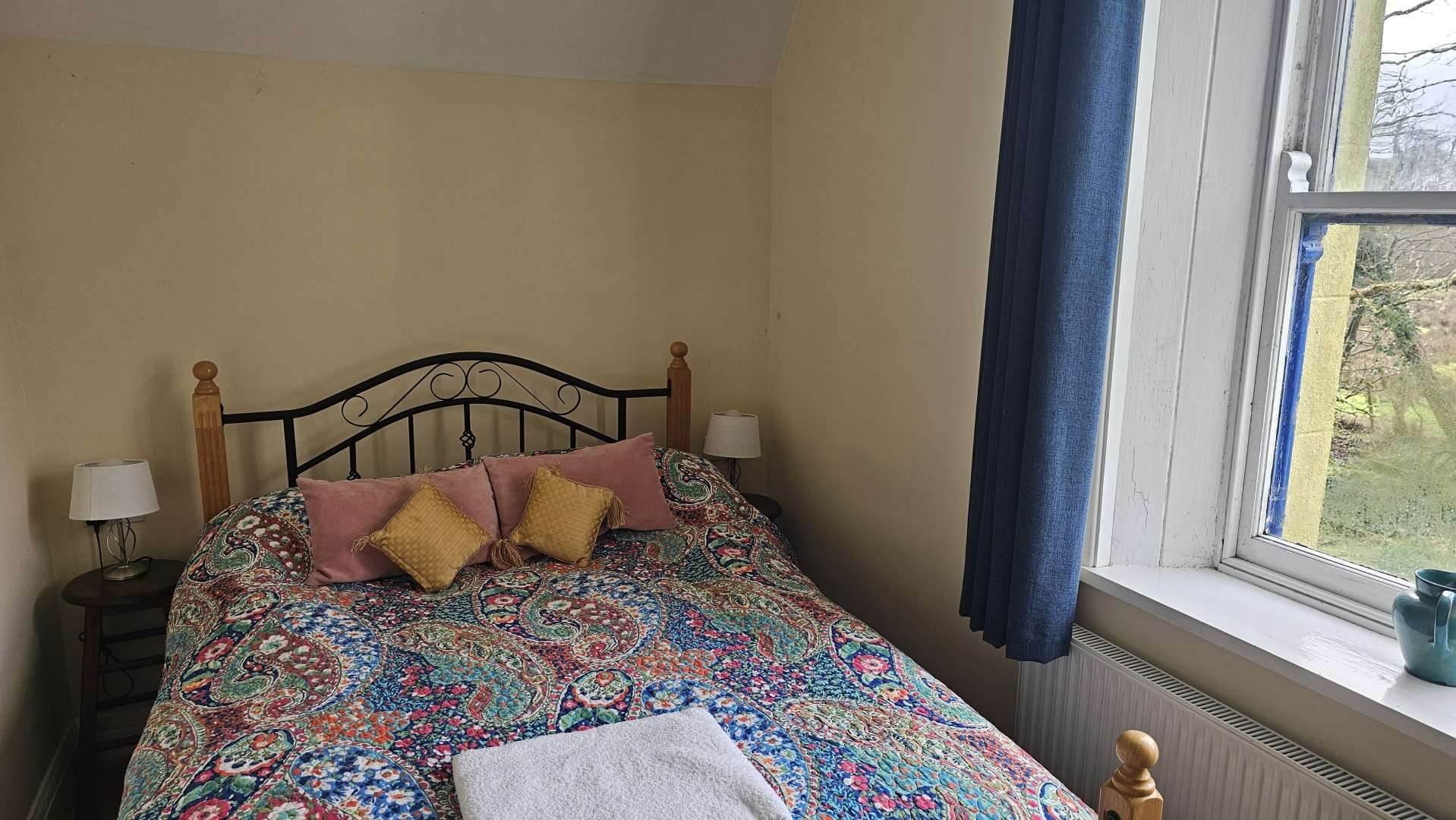 A double bedroom in the Gardener’s Cottage at Temple House